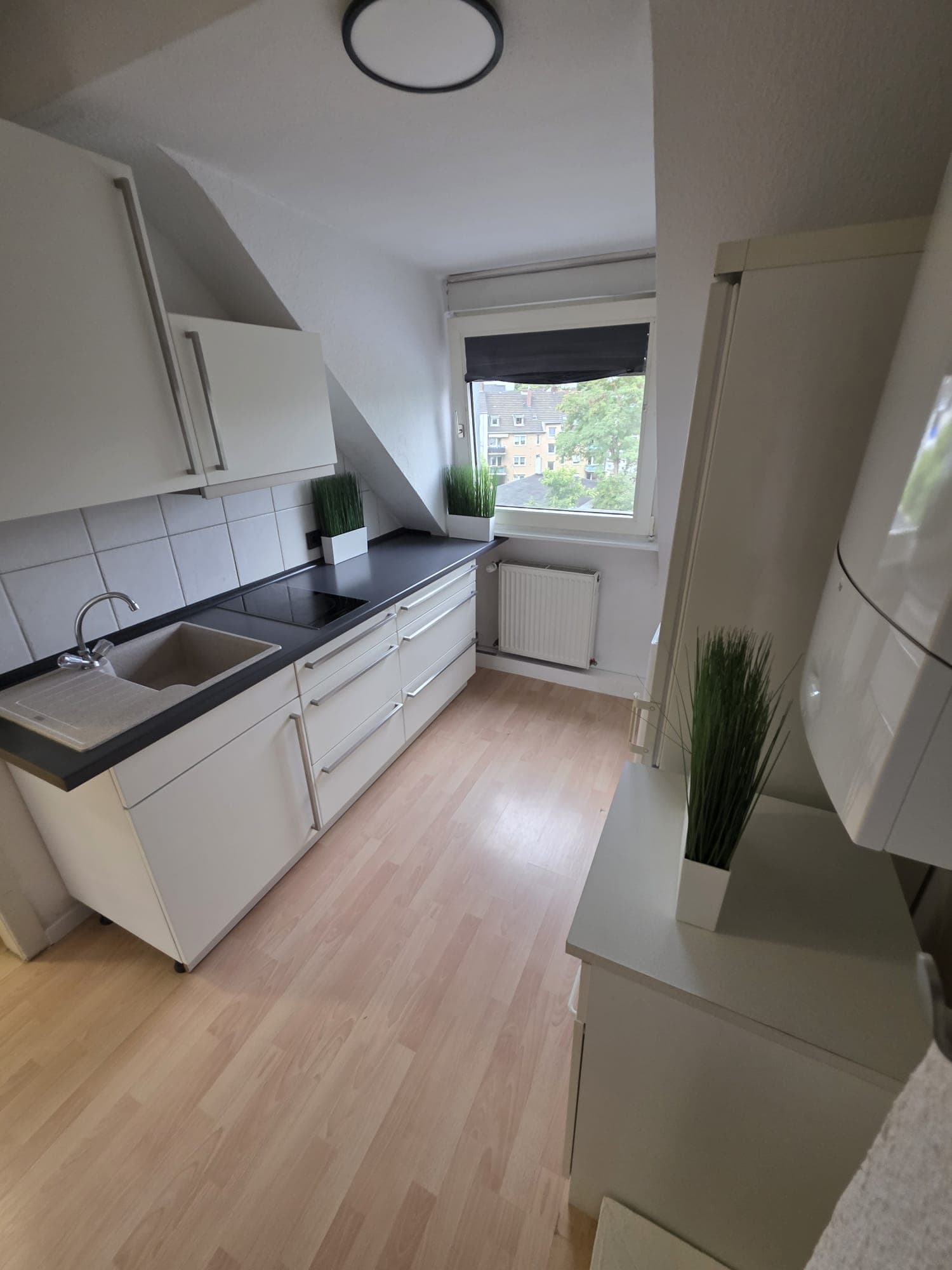 Freshly renovated and high-end furnished 3-room shared apartment in the center of Cologne-Kalk thumbnail 4
