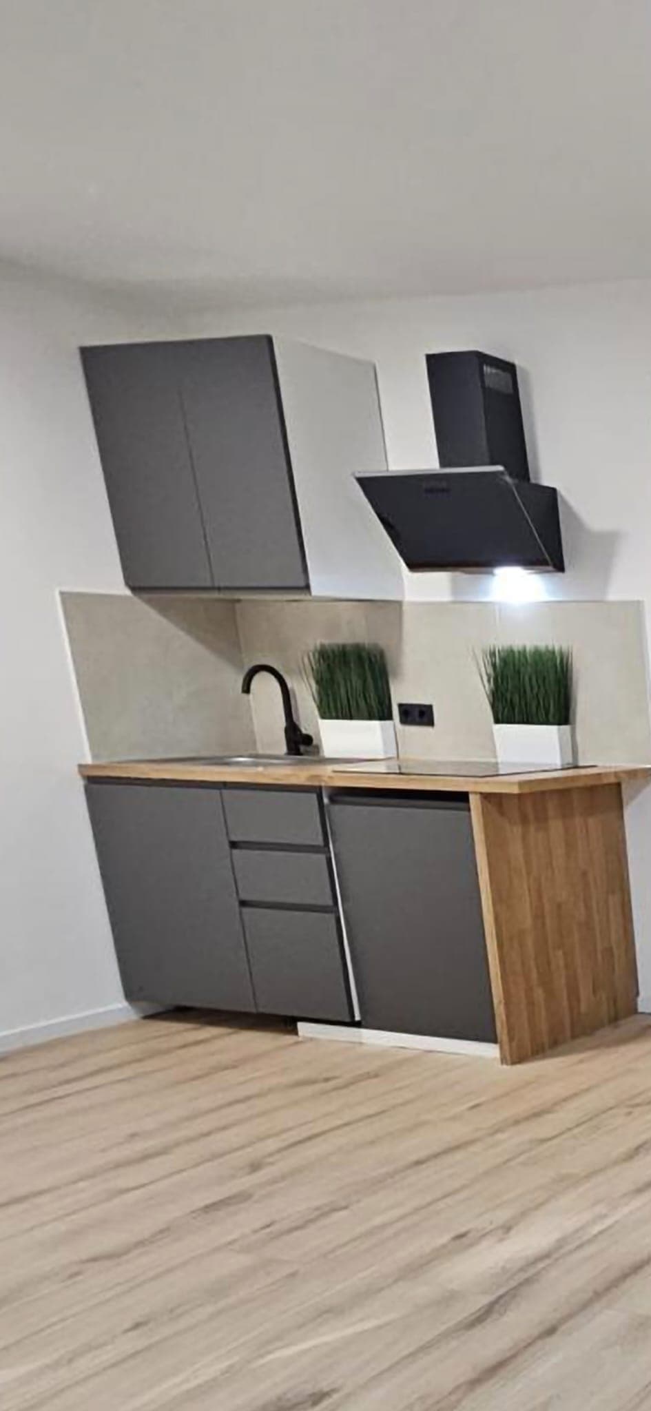 Freshly renovated and high-end furnished 3-room shared apartment in the center of Cologne-Kalk thumbnail 5